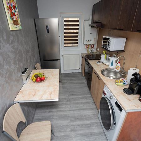 Hotel Studio Titan Bukarest Kültér fotó