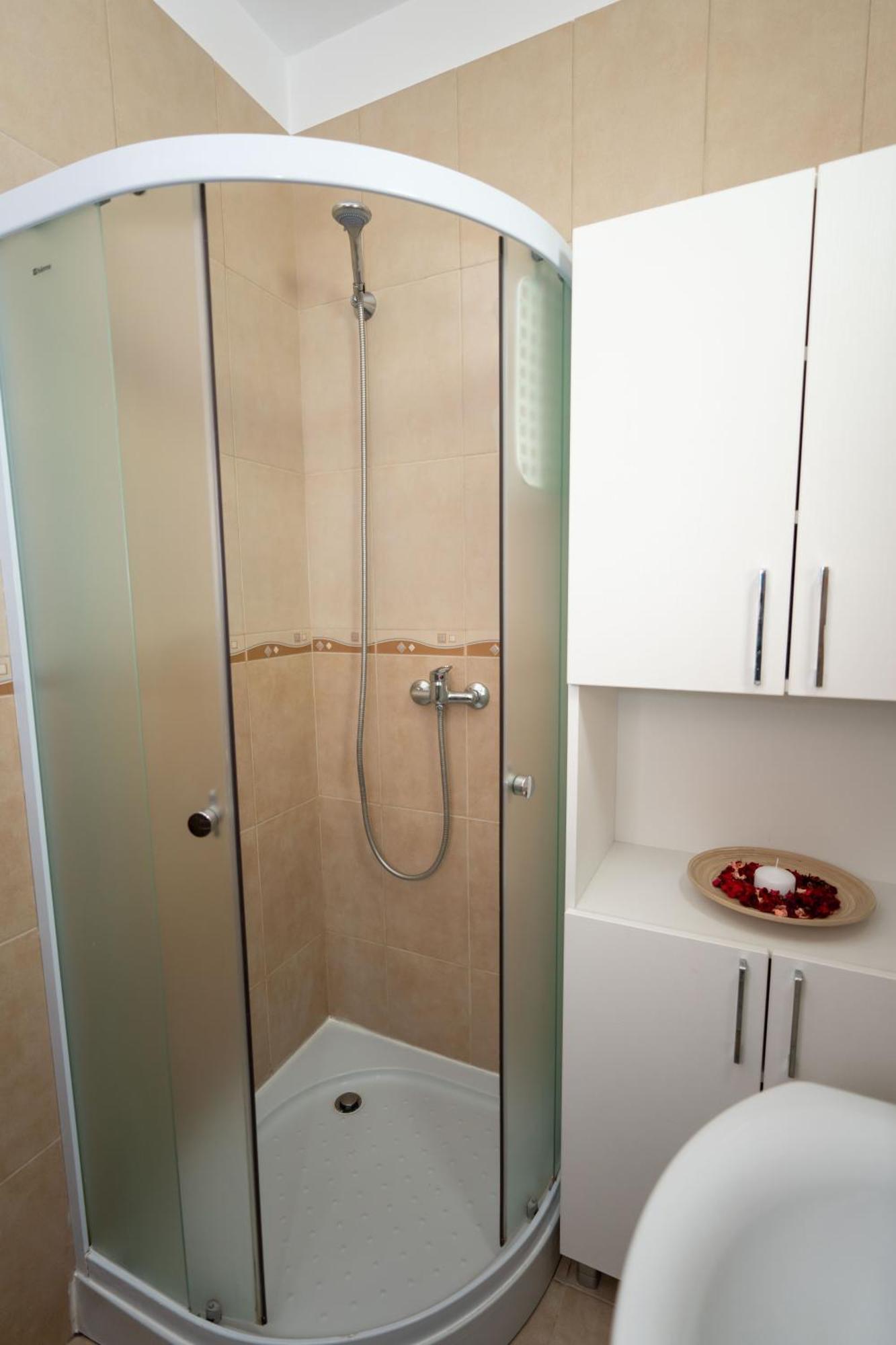 Hotel Studio Titan Bukarest Kültér fotó