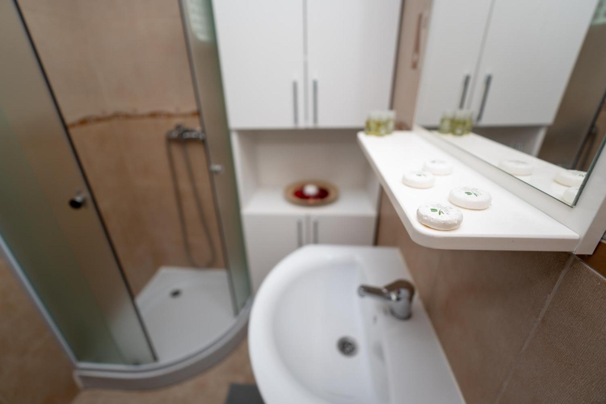 Hotel Studio Titan Bukarest Kültér fotó