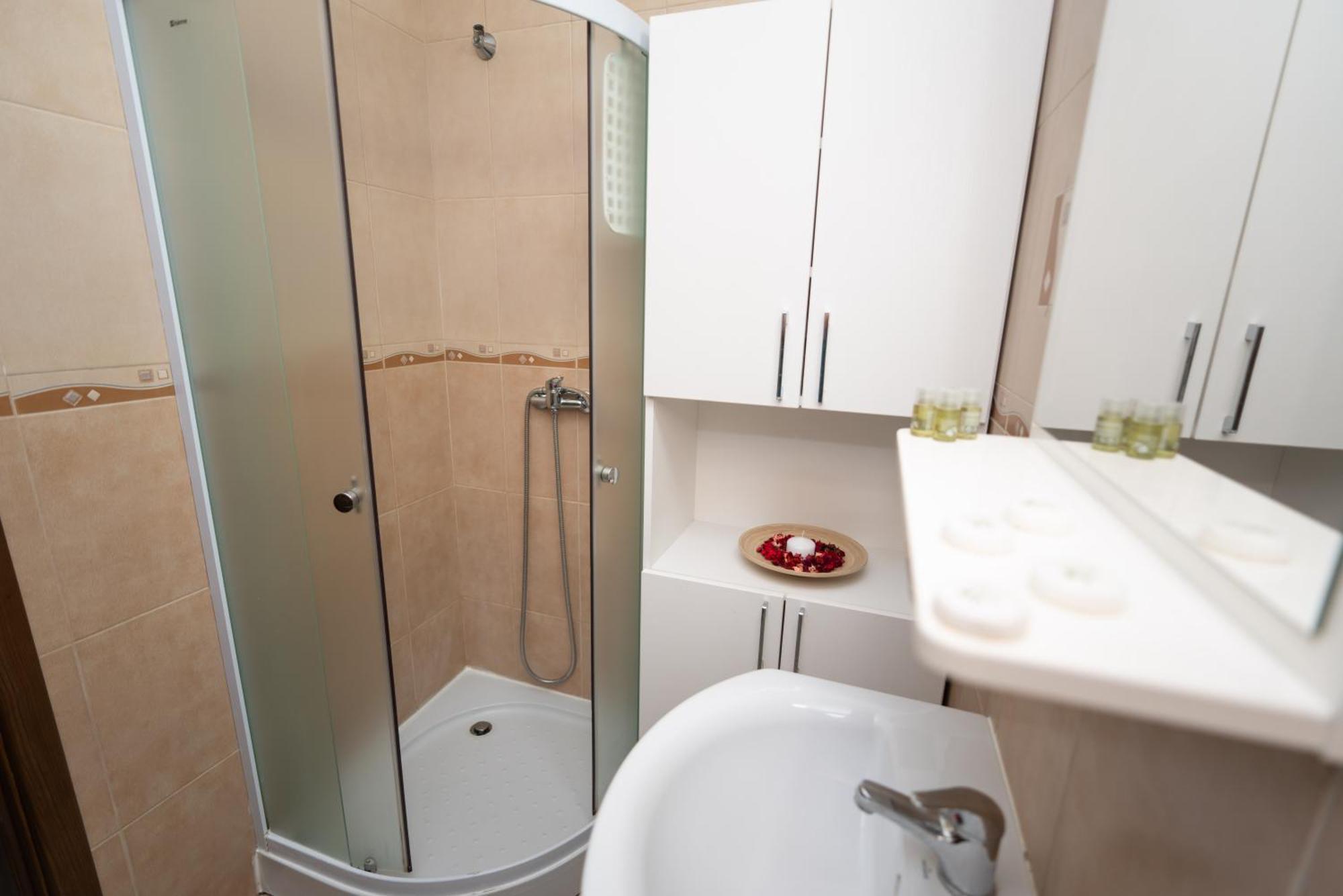 Hotel Studio Titan Bukarest Kültér fotó